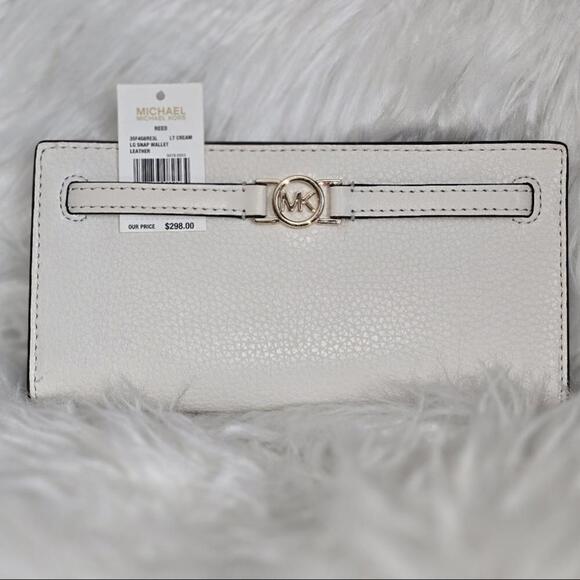 Michael Kors Cream Leather Wallet - Picture 1 of 4